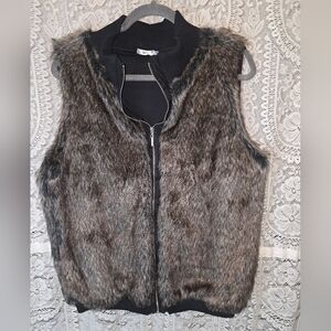 Pool, Faux Fur Vest With Zipper, Sleeveless, Womens GG